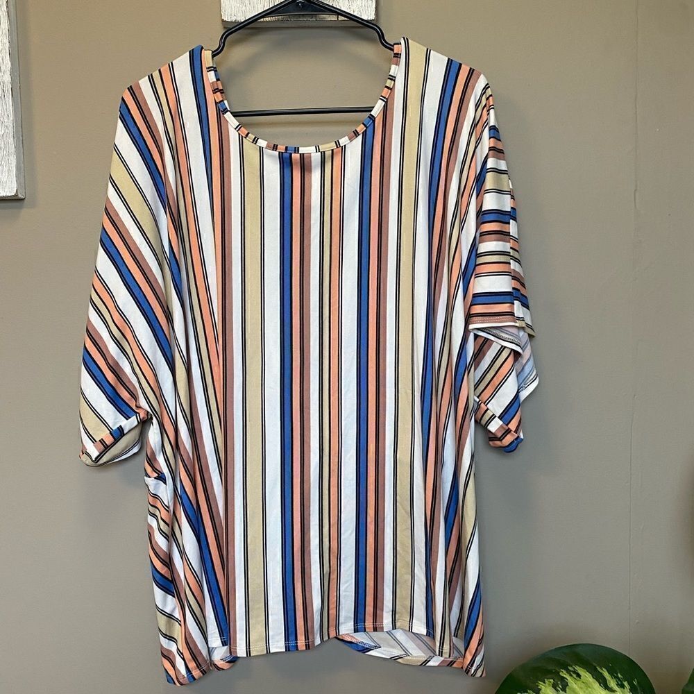 *NWT* Daytrip Women’s Striped Blouse